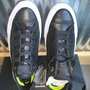 Converse women’s size 5.5